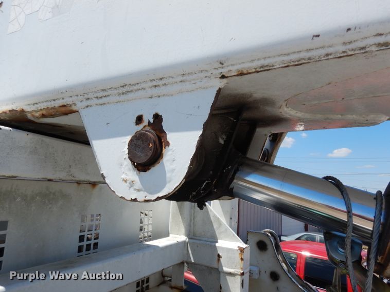 image for item DG6974 2001 GMC C7500  bucket truck