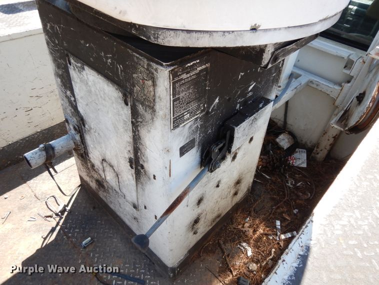 image for item DG6974 2001 GMC C7500  bucket truck