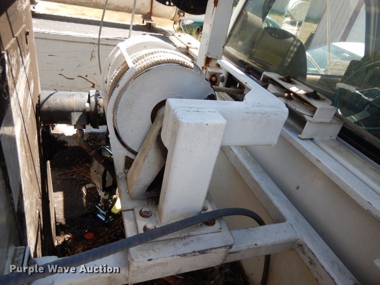 image for item DG6974 2001 GMC C7500  bucket truck