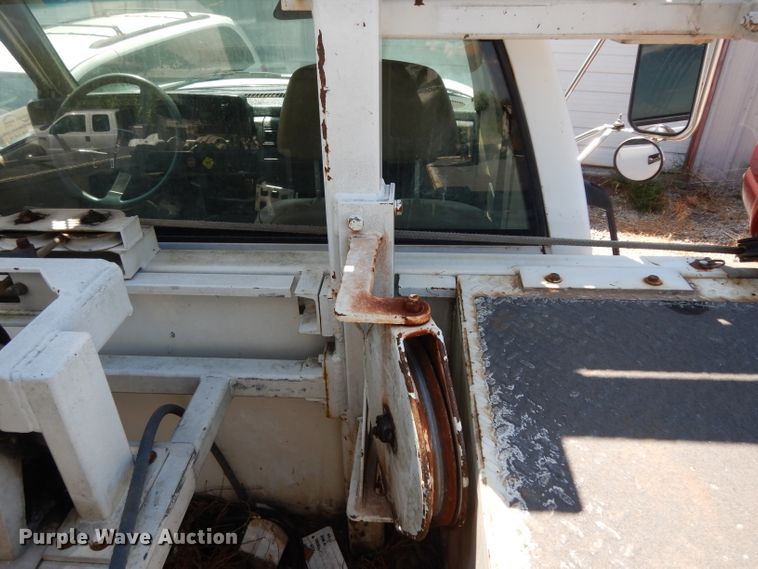 image for item DG6974 2001 GMC C7500  bucket truck