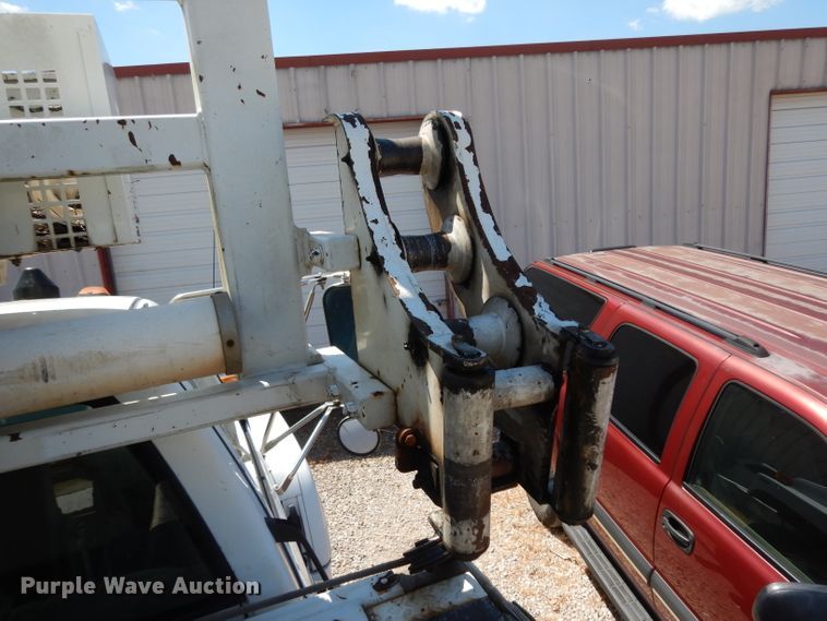 image for item DG6974 2001 GMC C7500  bucket truck