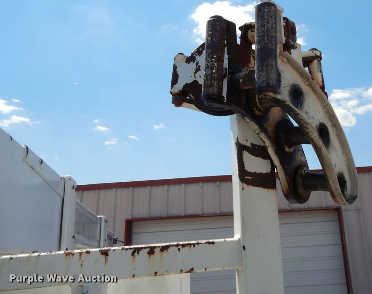 image for item DG6974 2001 GMC C7500  bucket truck