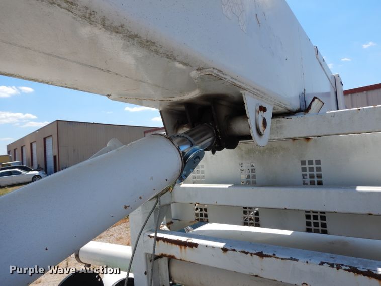 image for item DG6974 2001 GMC C7500  bucket truck