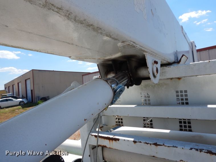 image for item DG6974 2001 GMC C7500  bucket truck