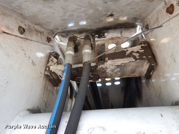 image for item DG6974 2001 GMC C7500  bucket truck