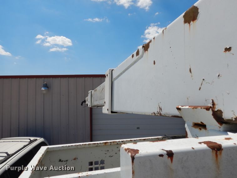 image for item DG6974 2001 GMC C7500  bucket truck