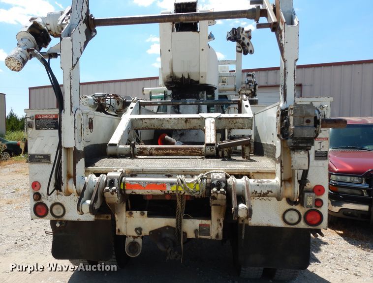 image for item DG6974 2001 GMC C7500  bucket truck