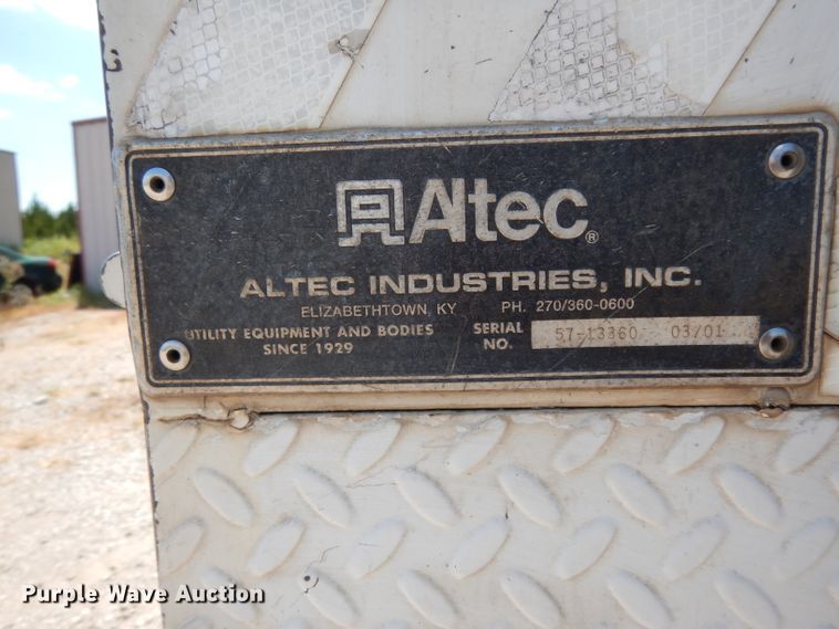 image for item DG6974 2001 GMC C7500  bucket truck