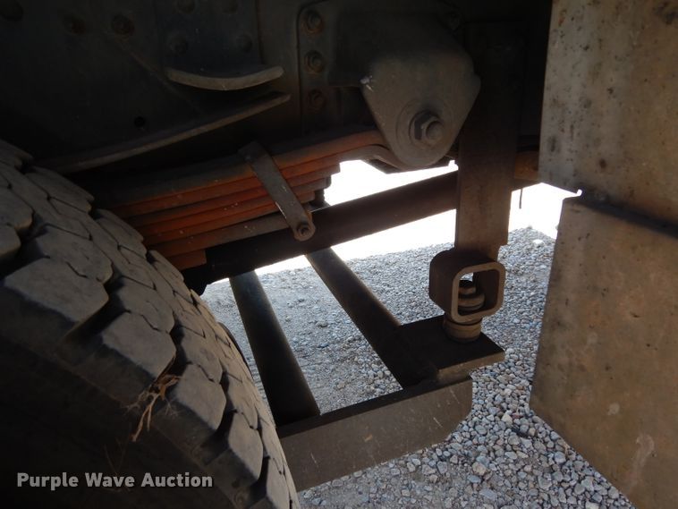 image for item DG6974 2001 GMC C7500  bucket truck