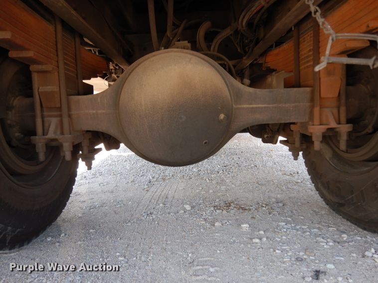 image for item DG6974 2001 GMC C7500  bucket truck