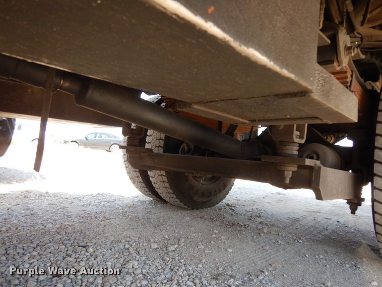 image for item DG6974 2001 GMC C7500  bucket truck