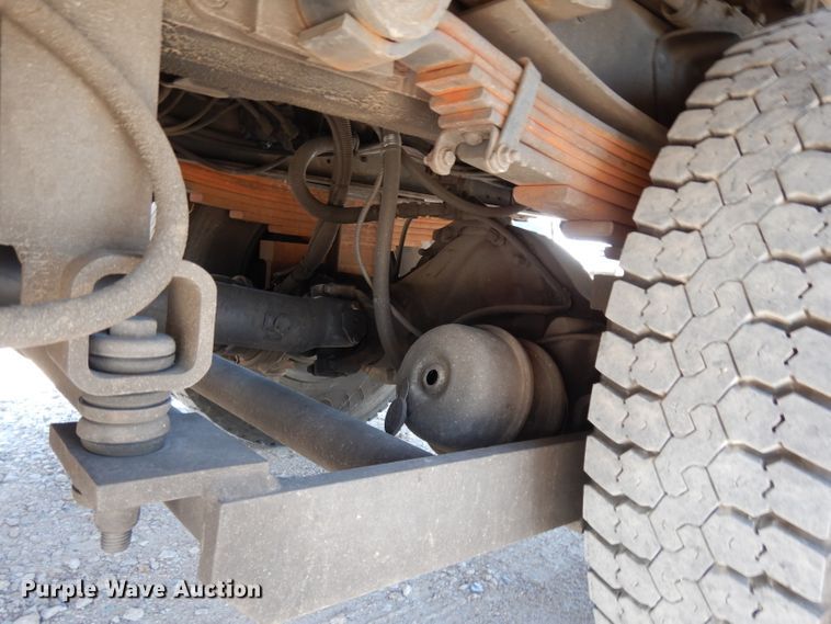 image for item DG6974 2001 GMC C7500  bucket truck