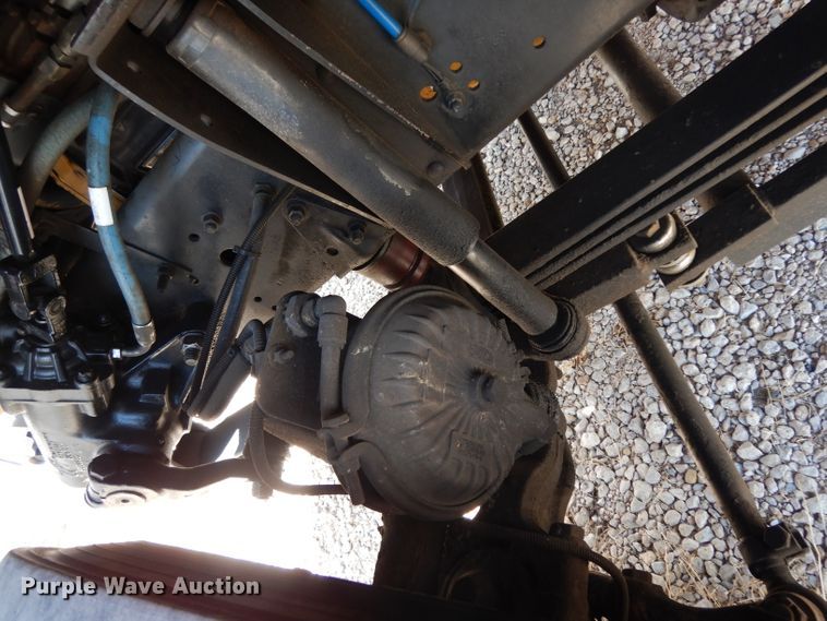 image for item DG6974 2001 GMC C7500  bucket truck