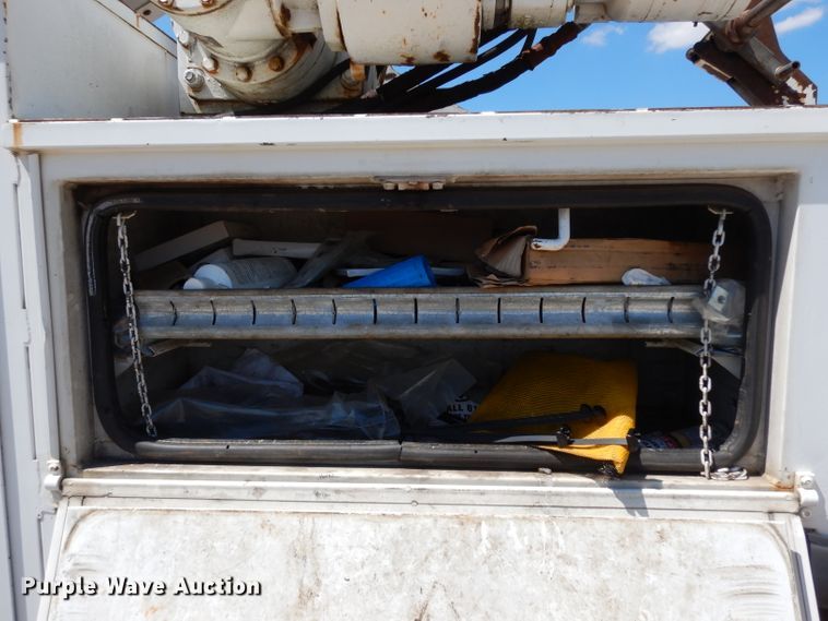 image for item DG6974 2001 GMC C7500  bucket truck