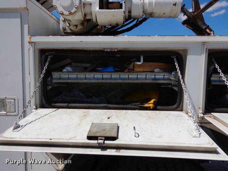 image for item DG6974 2001 GMC C7500  bucket truck