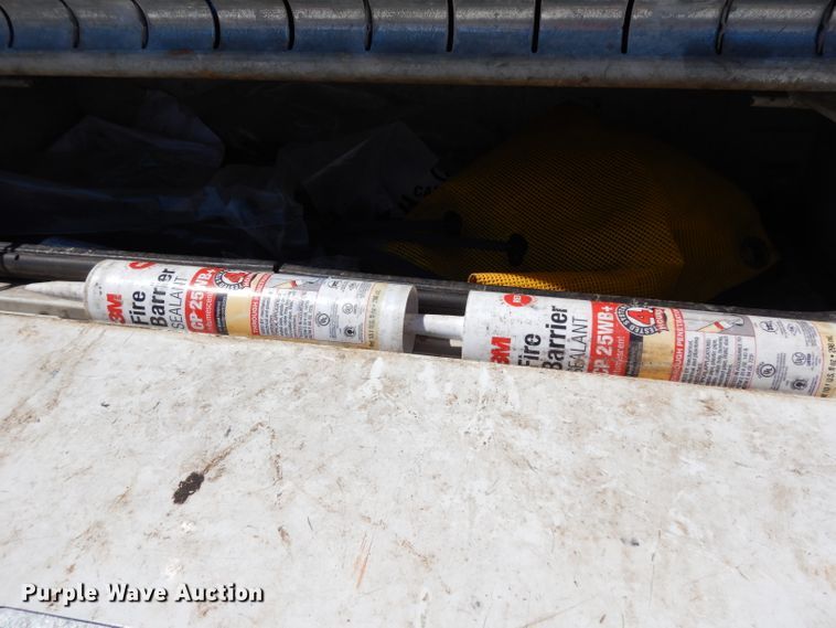 image for item DG6974 2001 GMC C7500  bucket truck