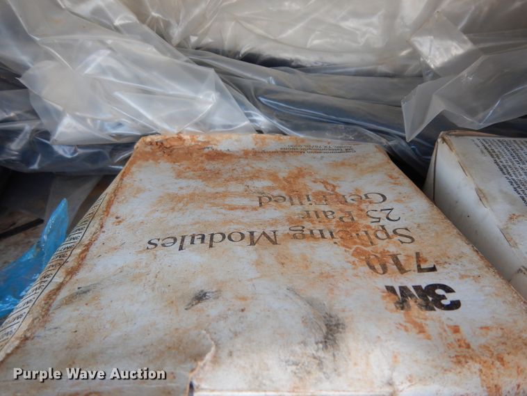 image for item DG6974 2001 GMC C7500  bucket truck