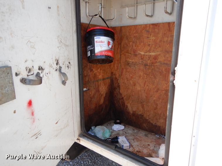 image for item DG6974 2001 GMC C7500  bucket truck