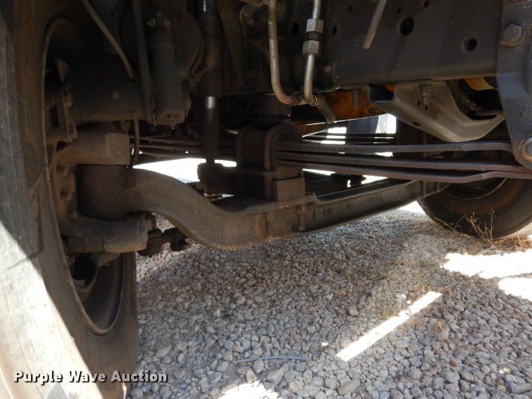 image for item DG6974 2001 GMC C7500  bucket truck