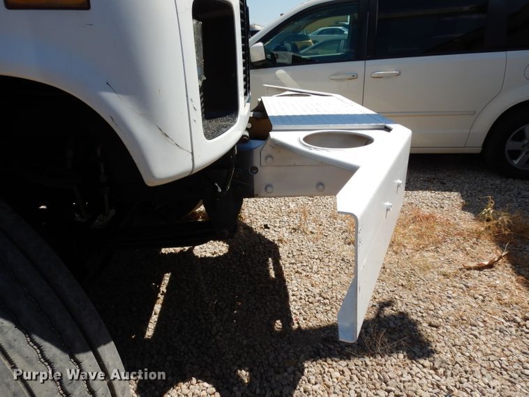 image for item DG6974 2001 GMC C7500  bucket truck