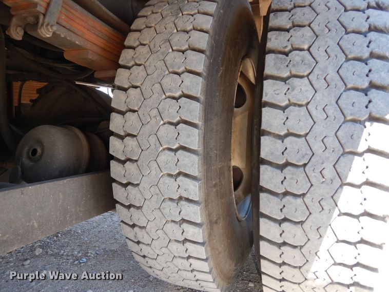 image for item DG6974 2001 GMC C7500  bucket truck