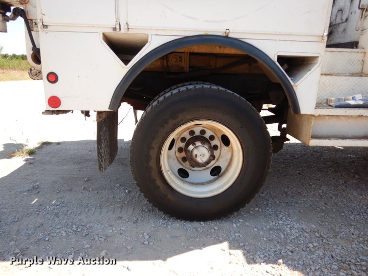 image for item DG6974 2001 GMC C7500  bucket truck