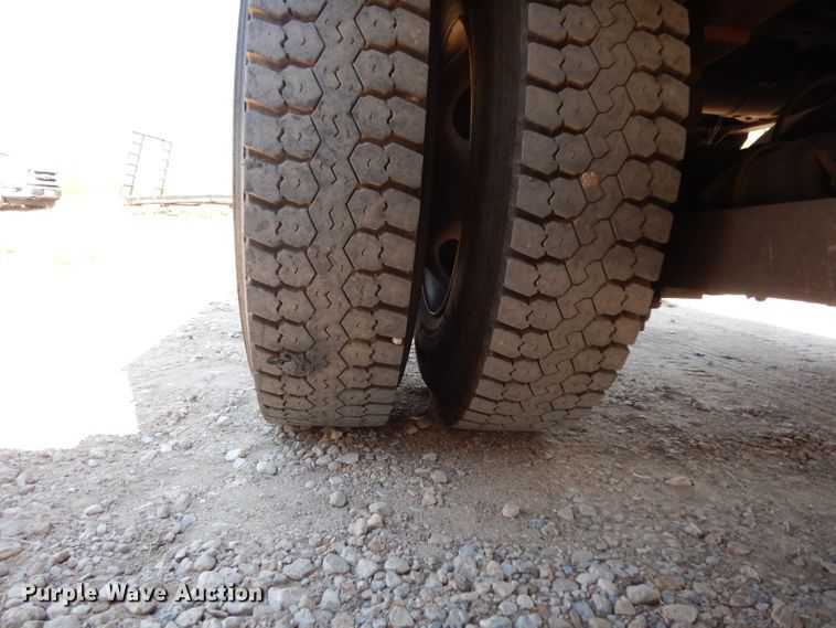 image for item DG6974 2001 GMC C7500  bucket truck