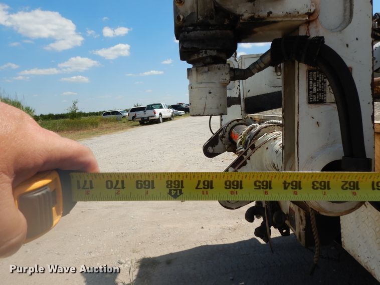 image for item DG6974 2001 GMC C7500  bucket truck