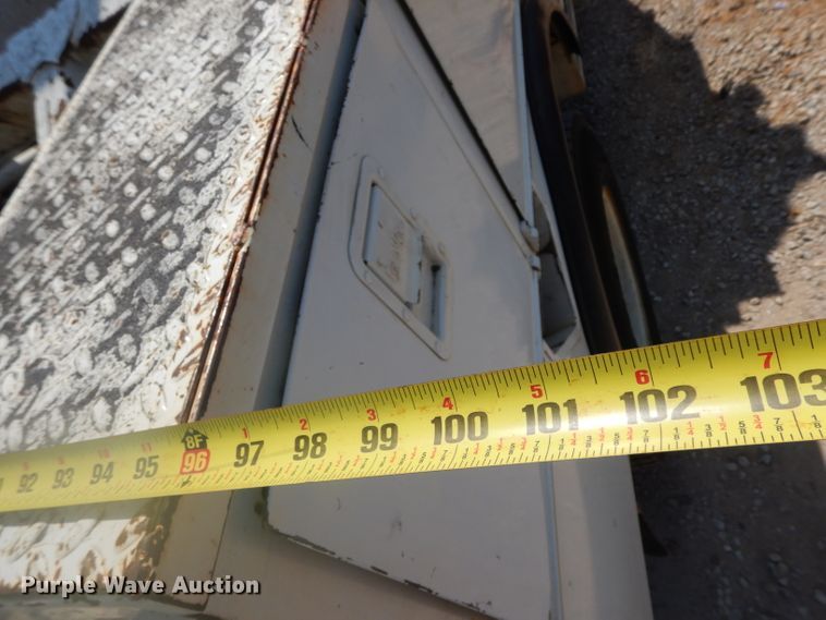 image for item DG6974 2001 GMC C7500  bucket truck