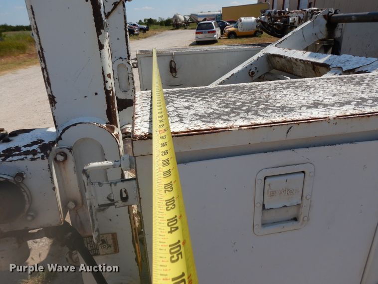 image for item DG6974 2001 GMC C7500  bucket truck