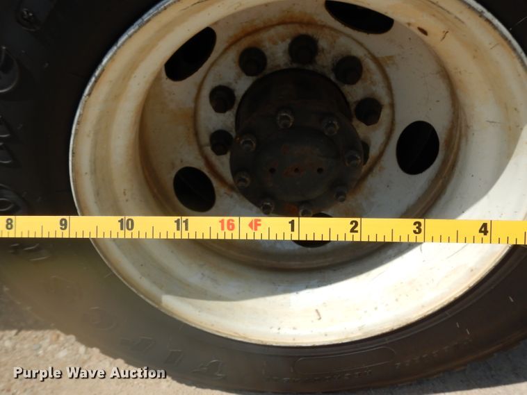 image for item DG6974 2001 GMC C7500  bucket truck