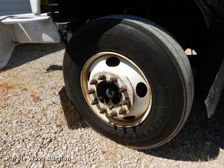 image for item DG6974 2001 GMC C7500  bucket truck