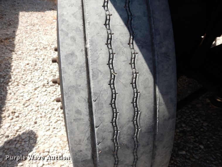 image for item DG6974 2001 GMC C7500  bucket truck