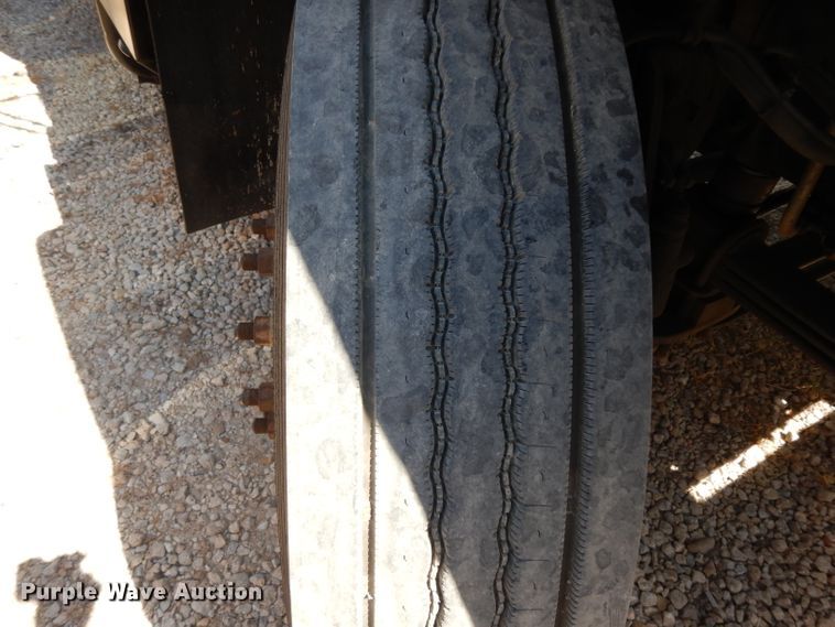 image for item DG6974 2001 GMC C7500  bucket truck