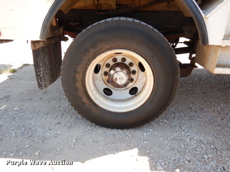 image for item DG6974 2001 GMC C7500  bucket truck