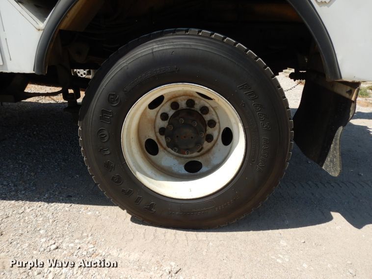 image for item DG6974 2001 GMC C7500  bucket truck