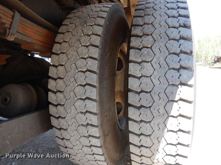 image for item DG6974 2001 GMC C7500  bucket truck