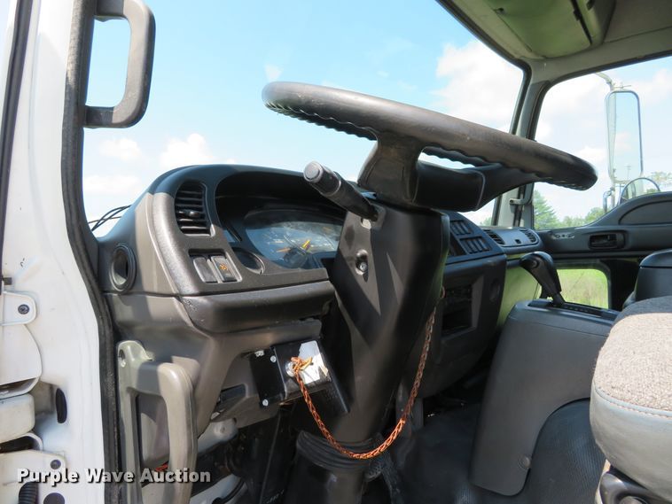 image for item DH1139 2007 Chevrolet T7500  box truck