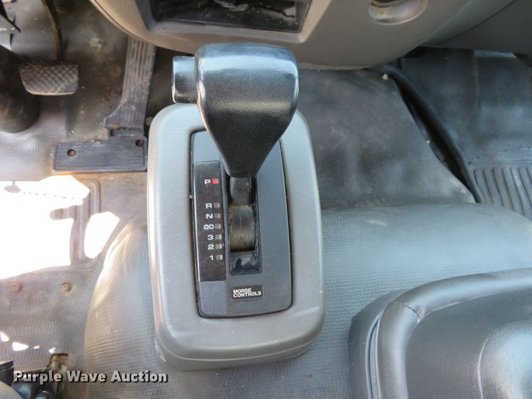 image for item DH1139 2007 Chevrolet T7500  box truck