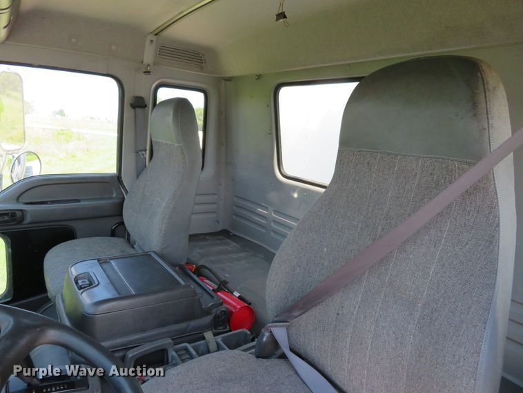 image for item DH1139 2007 Chevrolet T7500  box truck