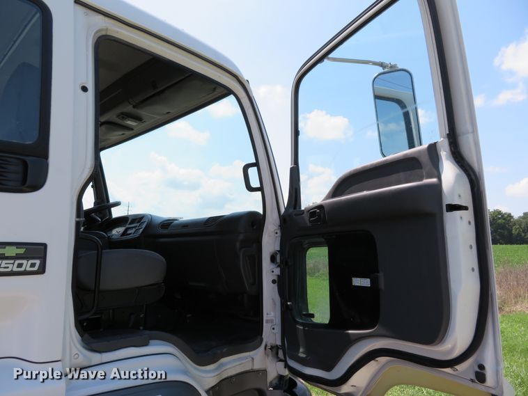 image for item DH1139 2007 Chevrolet T7500  box truck