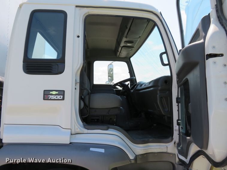 image for item DH1139 2007 Chevrolet T7500  box truck