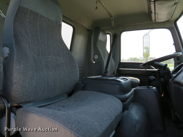 image for item DH1139 2007 Chevrolet T7500  box truck