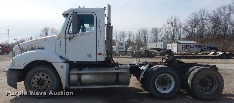 image for item DH5089 2004 Freightliner Columbia semi truck