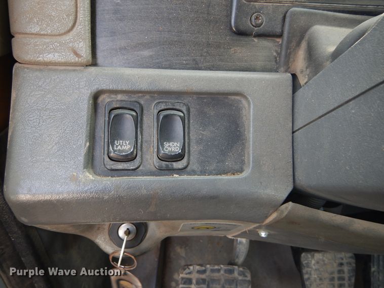 image for item DH5089 2004 Freightliner Columbia semi truck