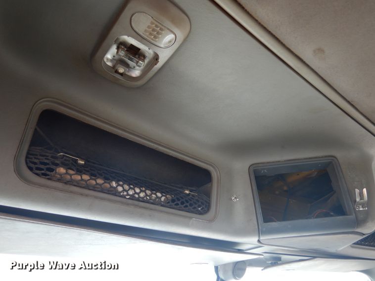 image for item DH5089 2004 Freightliner Columbia semi truck