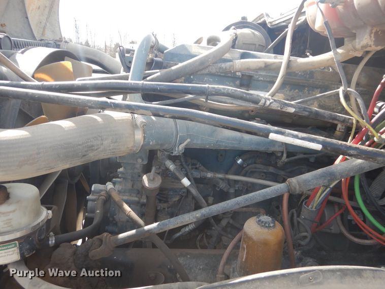 image for item DH5089 2004 Freightliner Columbia semi truck