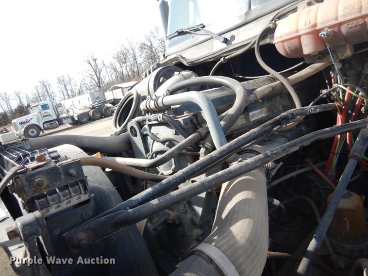 image for item DH5089 2004 Freightliner Columbia semi truck