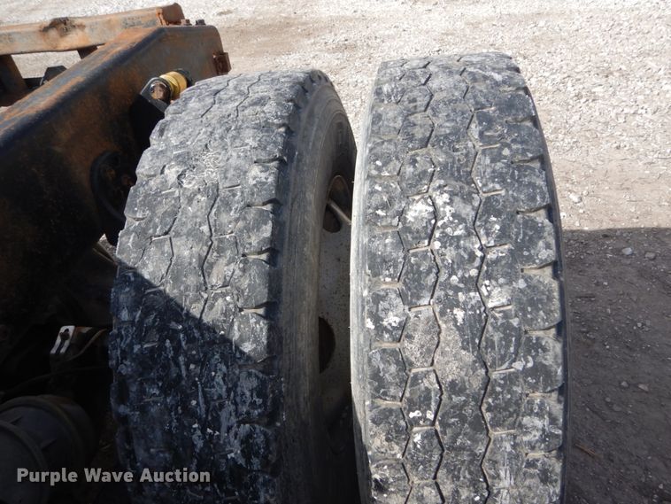 image for item DH5089 2004 Freightliner Columbia semi truck