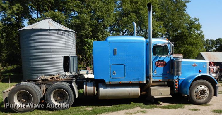 image for item DH6591 1993 Peterbilt 379  semi truck